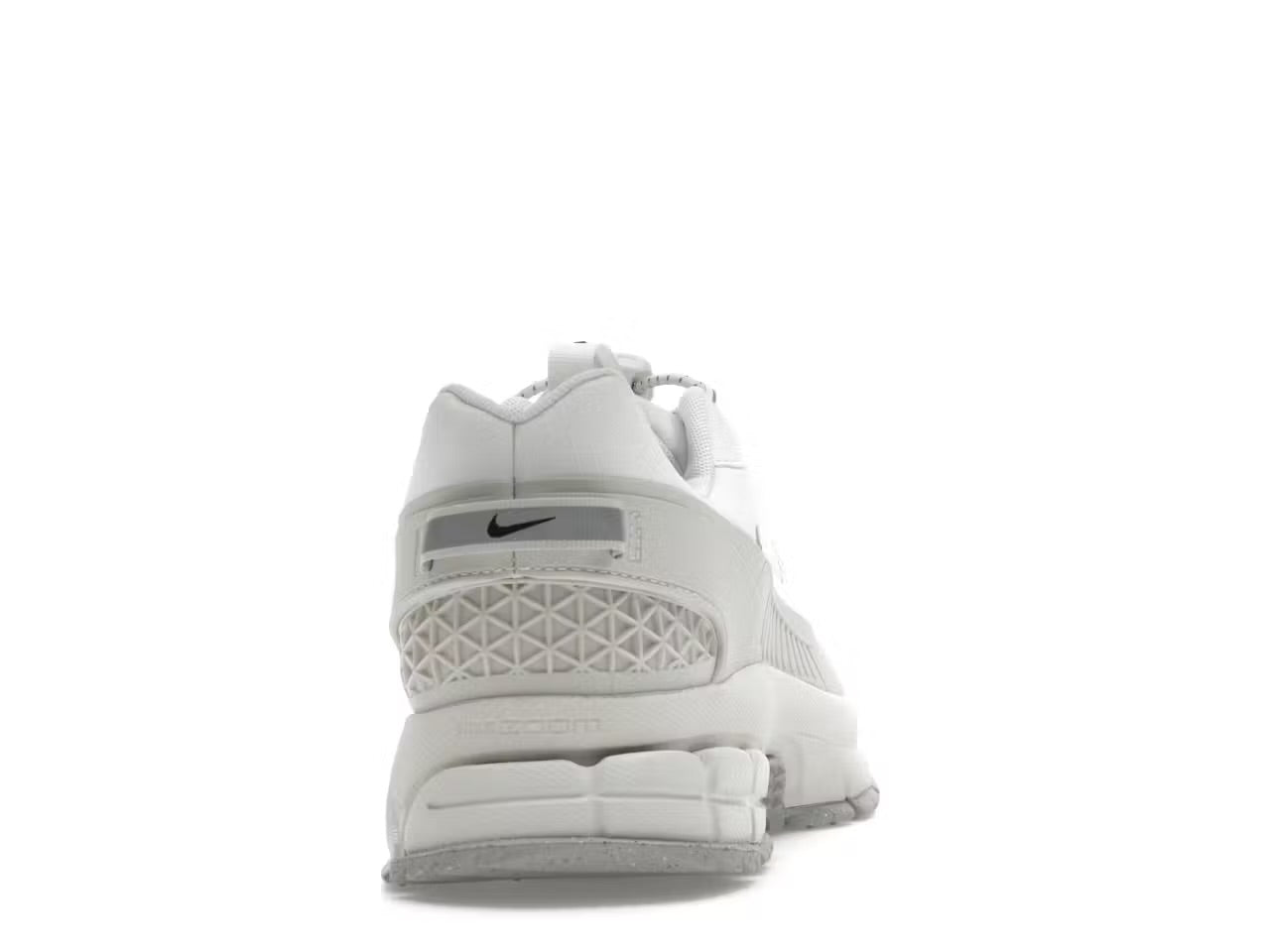 Nike Zoom Vomero Roam
Summit White Light Bone Light Iron Ore