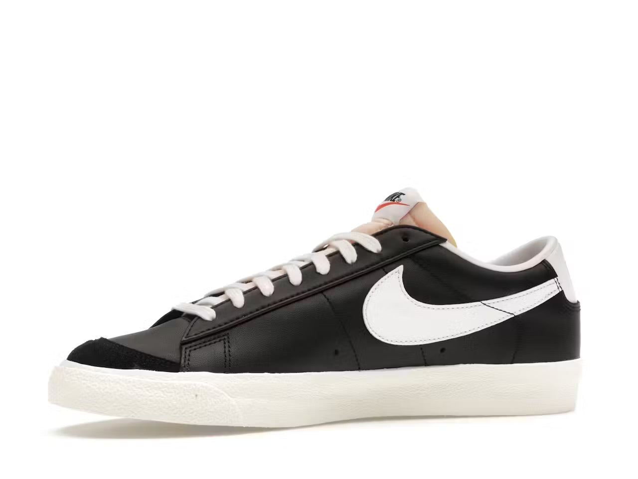 Nike Blazer Low 77
Black White