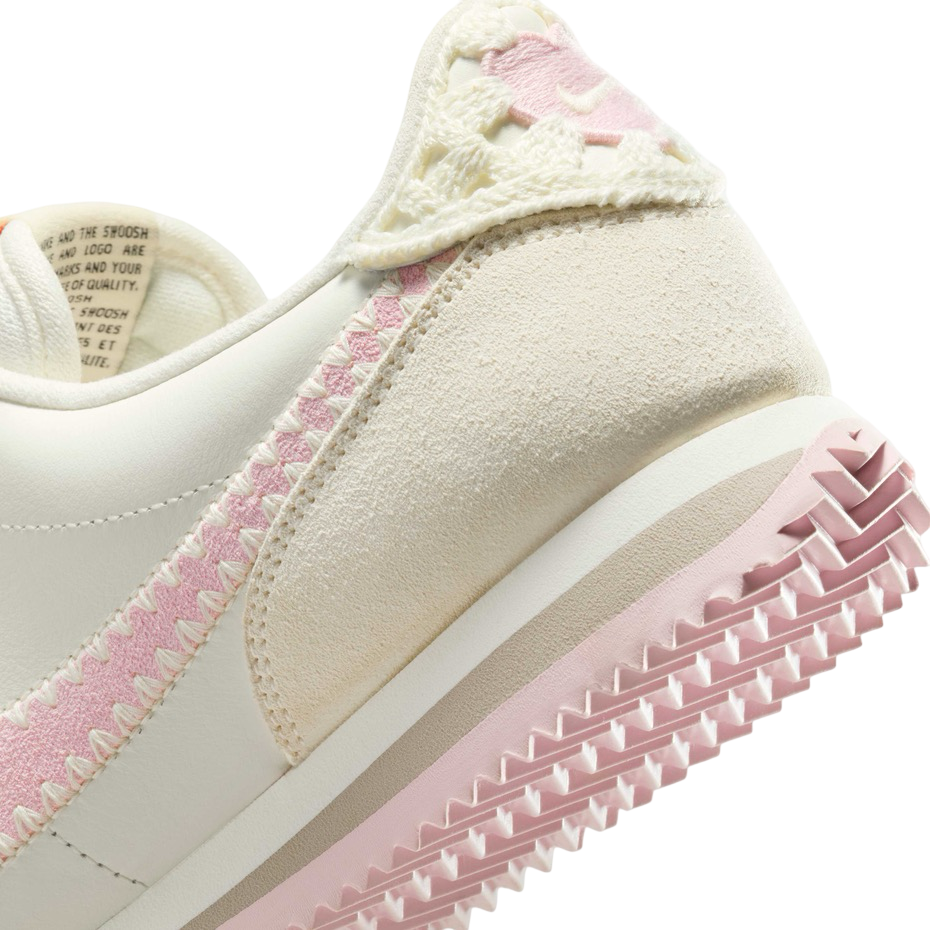 Nike
Women's Cortez "Valentine's Day" - Sail/Pink Foam