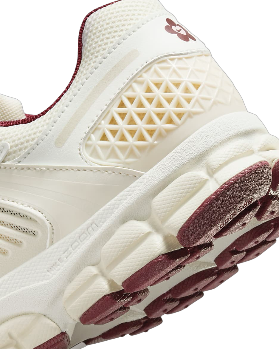 Nike Zoom Vomero 5
Women's Shoes
