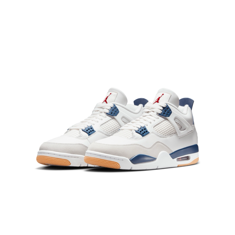 Air Jordan 4
Nike SB x Navy