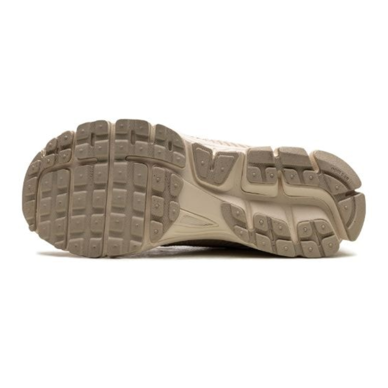 Nike Zoom Vomero 5 – Sail Light Orewood Brown