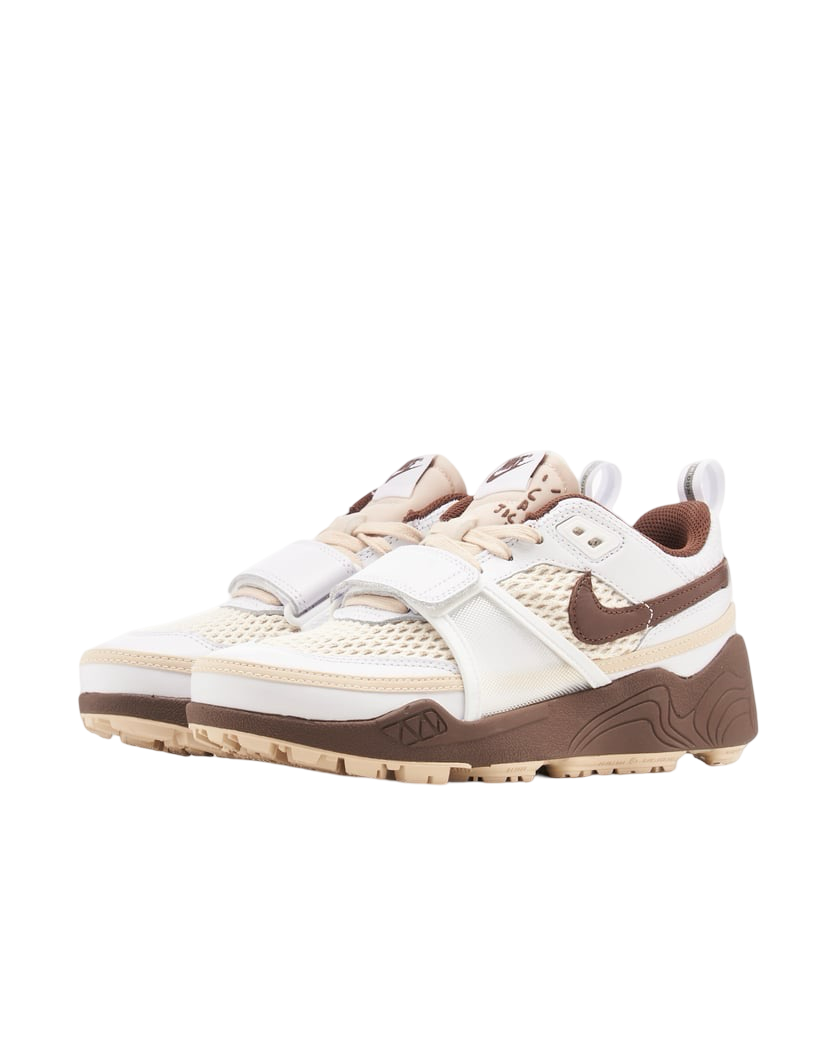 NIKE X TRAVIS SCOTT ZOOM FIELD JAXX
White / Light Chocolate