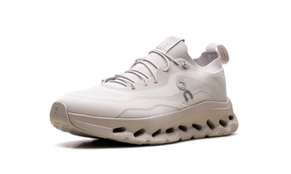 ON CLOUD RUNNING
CLOUDTILT
"LOEWE - SAND"