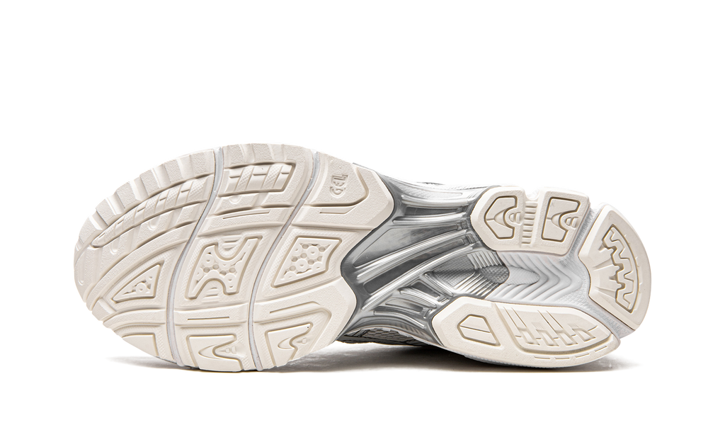 ASICS
GEL-KAYANO 14
"JJJJOUND - SILVER/WHITE"