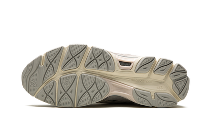 ASICS
GEL NYC
"OYSTER GREY"