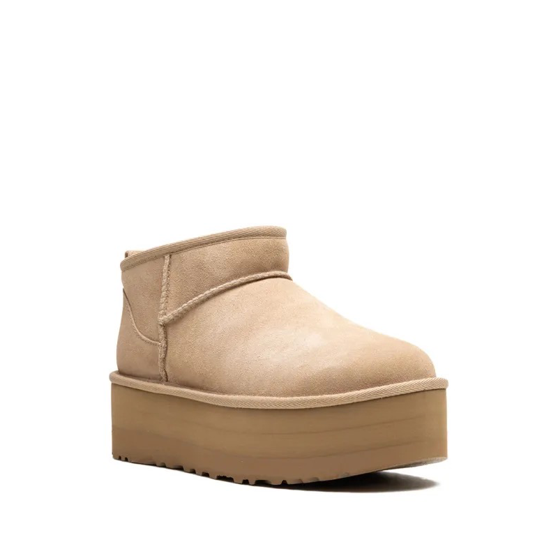 UGG
Classic Ultra Mini Platform "Sand" boots