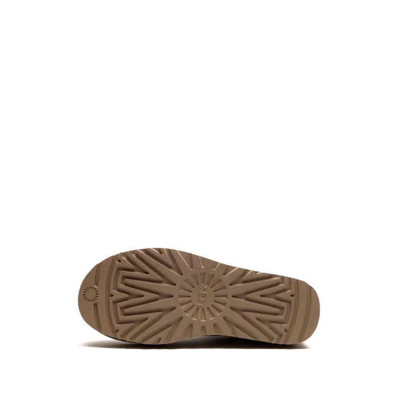 UGG
Classic Ultra Mini Platform "Sand" boots