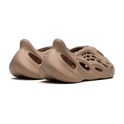 Adidas Yeezy Foam RNNR – Clay Taupe
