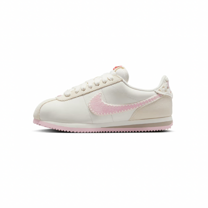Nike
Women's Cortez "Valentine's Day" - Sail/Pink Foam