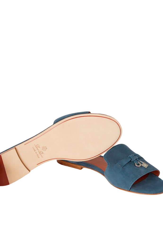 Loro paina Summer Charms Sandal
Swedish goatskin jeans color